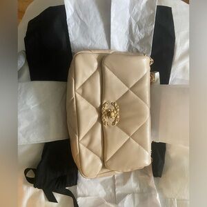 Chanel 19 21K Light Beige